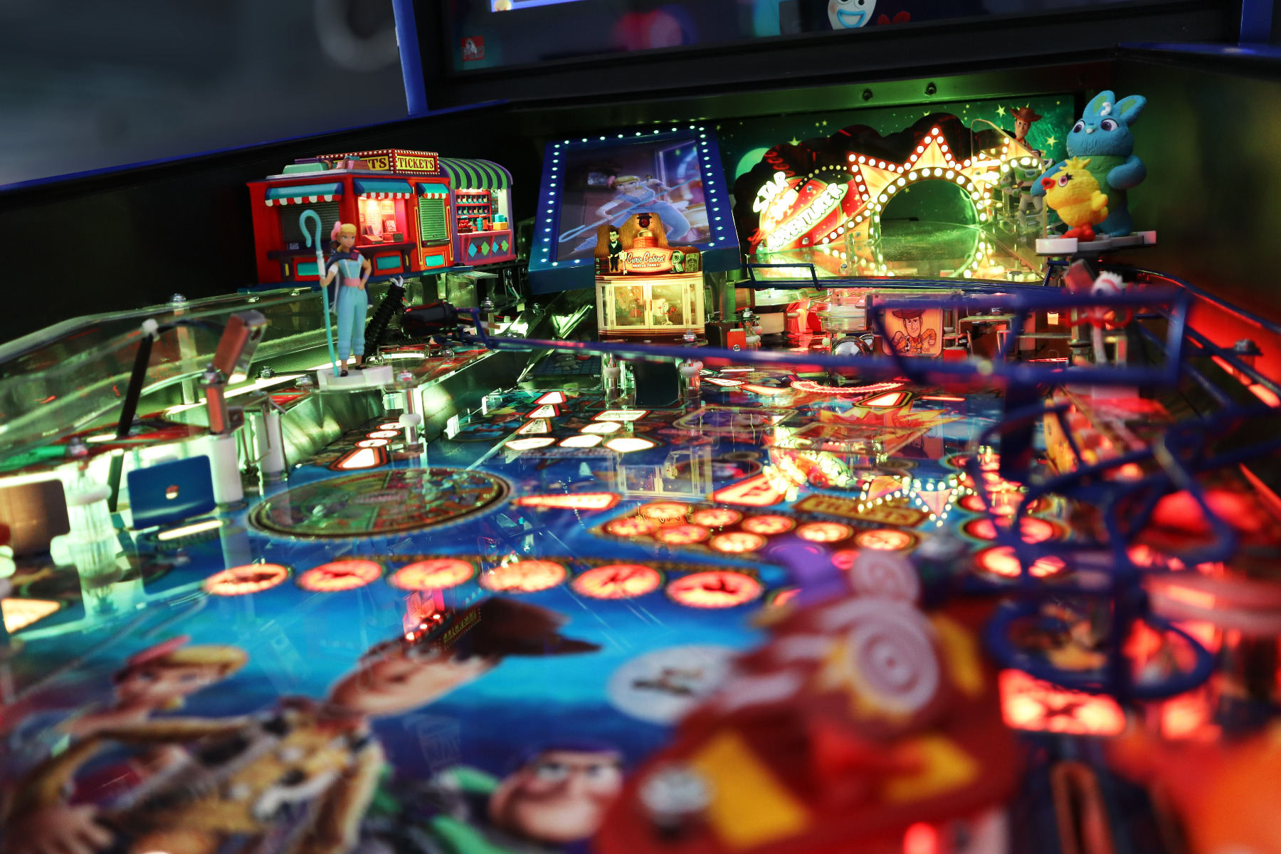 Toy Story 4 Sculpted interactive Carnival Booths DELUXE by The Art of Pinball - Image 9