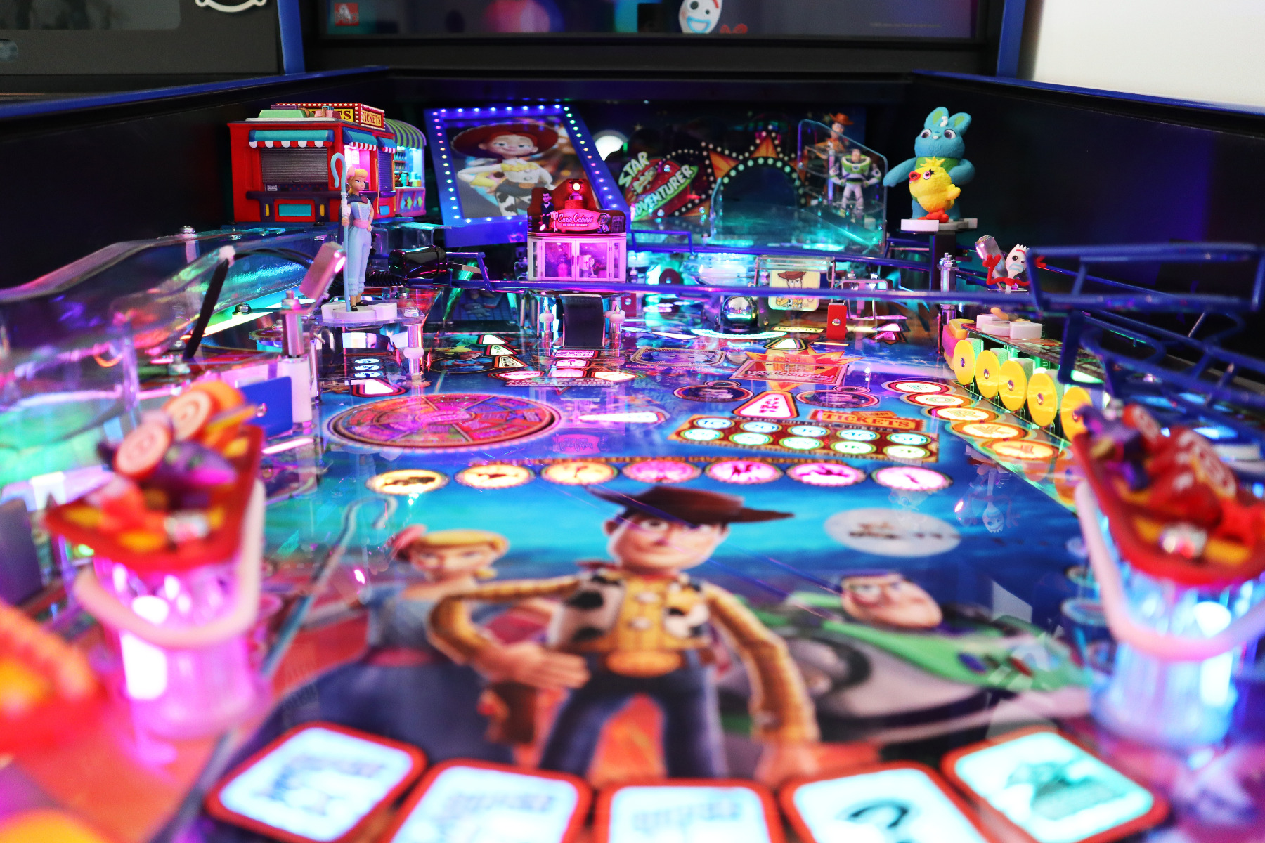 Toy Story 4 Sculpted interactive Carnival Booths DELUXE by The Art of Pinball - Image 5