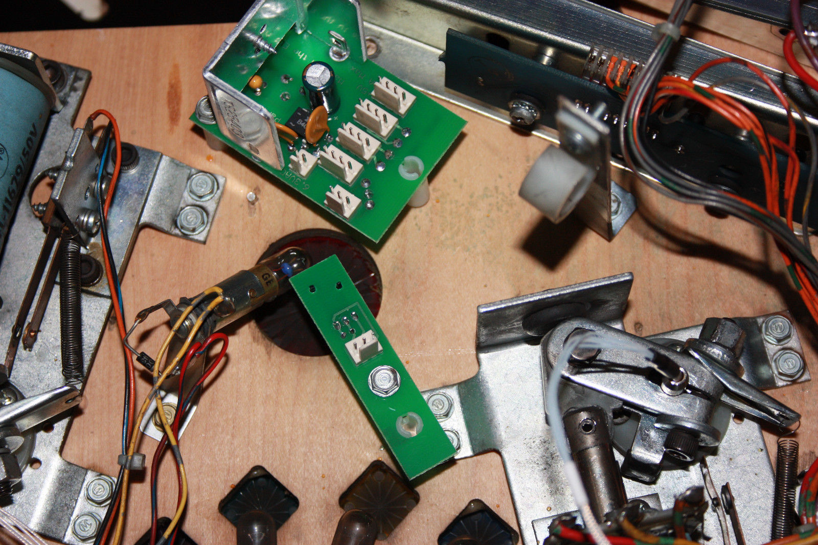 Illuminated Flipper Bats with Remote Control - Image 5