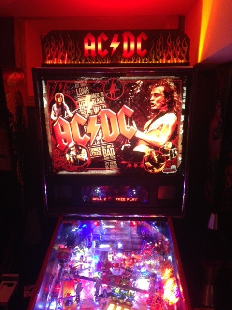 AC/DC RED Topper Stern - Image 3